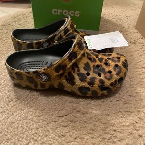 CROCS Classic Leopard Animal Print Clogs Size 7W